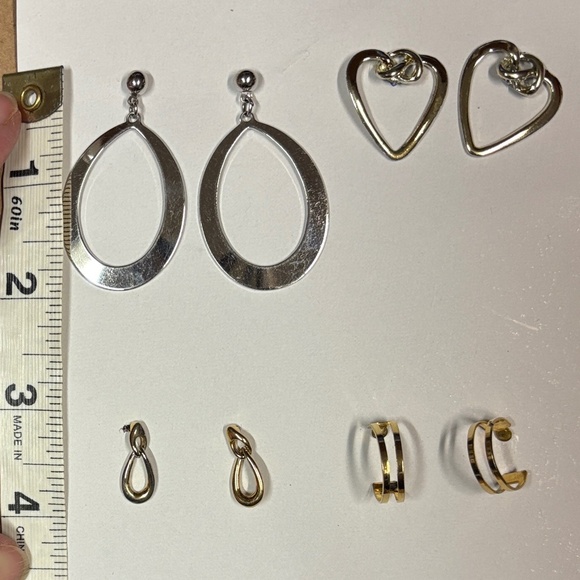 6 Pairs of Silver and Gold Vintage Earrings, pierced hearts, hoops, teardrop - Picture 8 of 9